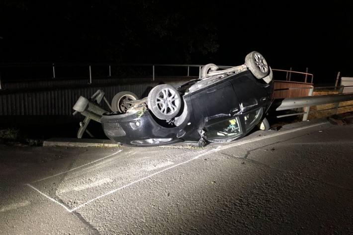 Junge Frau verunfallt in Rebstein SG letzte Nacht schwer.