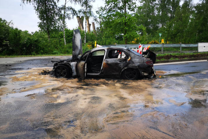 Brennender Mercedes sorgte für Verkehrsbeeinträchtigungen