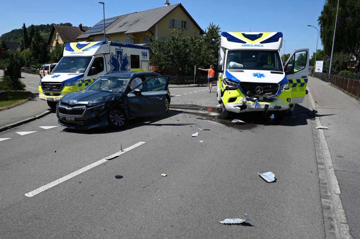 Ein anderer Rettungswagen musste den Verunfallten ins Spital bringen 