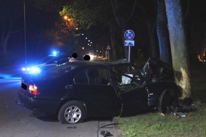 Überholmanöver endet an Baum in Minden