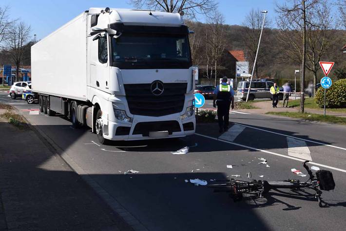 Radfahrerin bei Lkw-Unfall in Vlotho schwer verletzt 