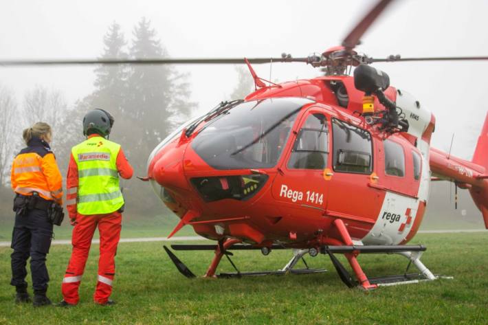 Die Rega musste in Heerbrugg und Rapperswil-Jona verletzte E-Biker ins Spital fliegen. (Symbolbild)