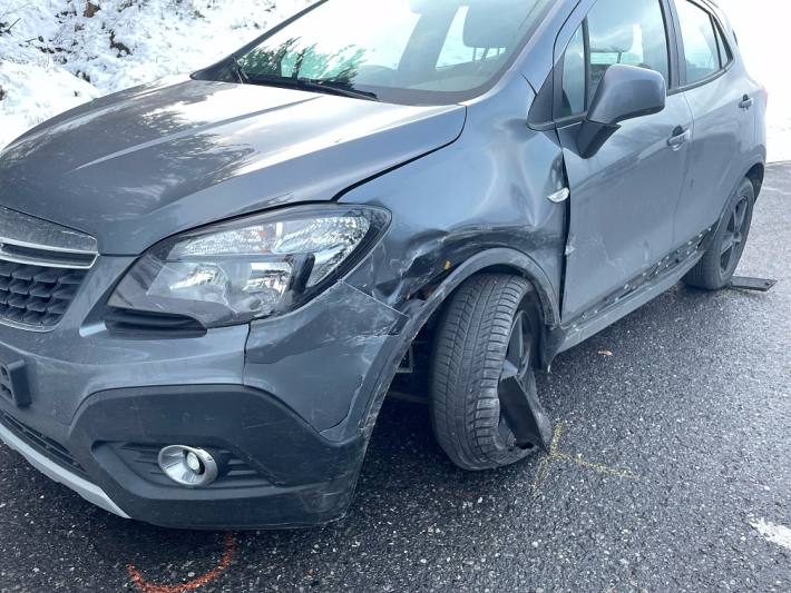 Auf Gegenfahrbahn geraten und Kollision verursacht