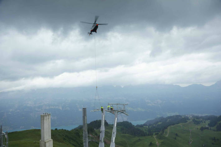 Der Super Puma macht 128 Rotationen.