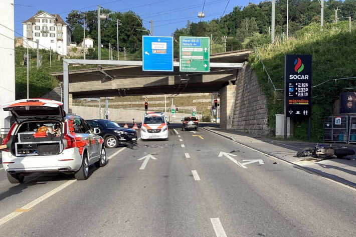 Motorradfahrer bei Unfall verletzt in Neuhausen am Rheinfall