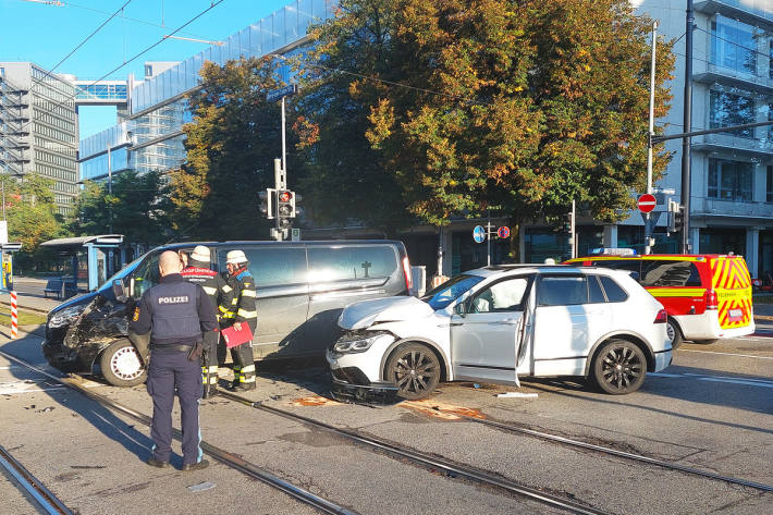 Nach dem Unfall kam es zu Verkehrsbehinderungen 