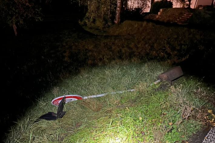 In Siblingen hat sich ein Selbstunfall mit Fahrerflucht ereignet.