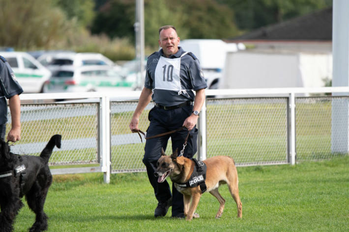 Hundeführer Detlef Henning mit seinem Hund "Prinz"