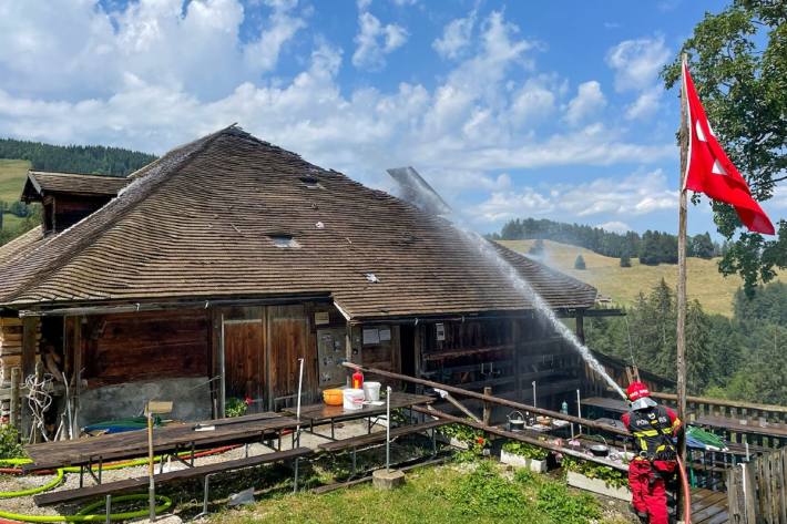 In Pringy FR brannte es in einer Alphütte.