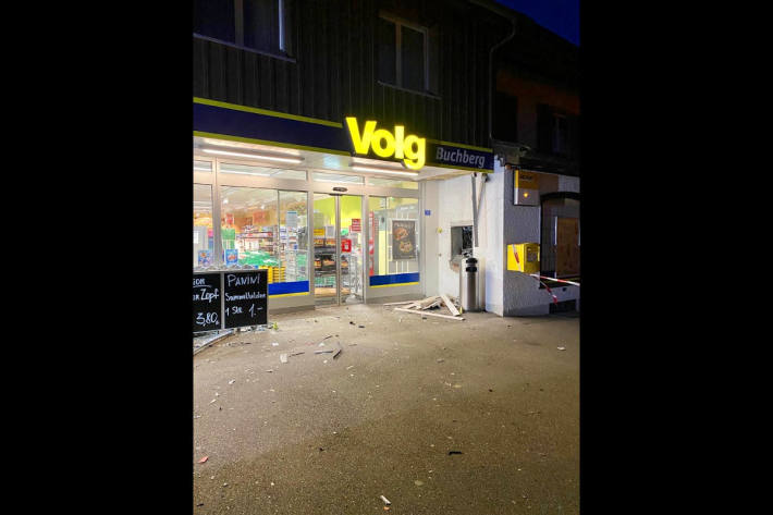 Explosionsschaden vor der Vold-Filiale in Buchberg