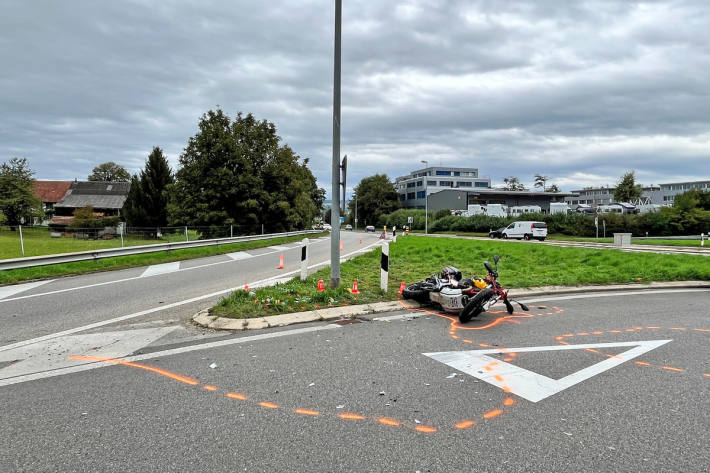 Bei einem Selbstunfall bei der Autobahneinfahrt Frauenfeld West wurde eine 51-jährige Motorradfahrerin tödlich verletzt