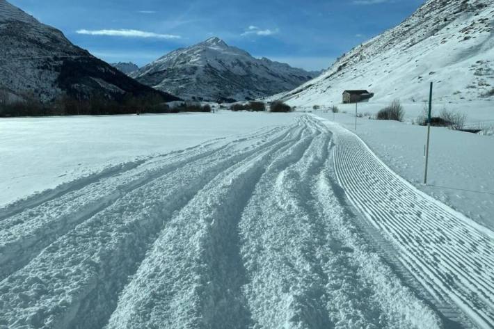 Unschöne Spuren auf dem Winterwanderweg