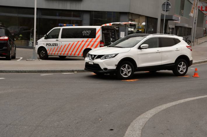 E-Bike-Lenker nach Unfall in ChurGR  mit Beinverletzungen hospitalisiert.