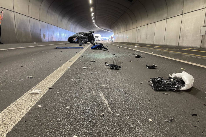 Sieben Personen bei Frontalkollision im Ölbergtunnel verletzt