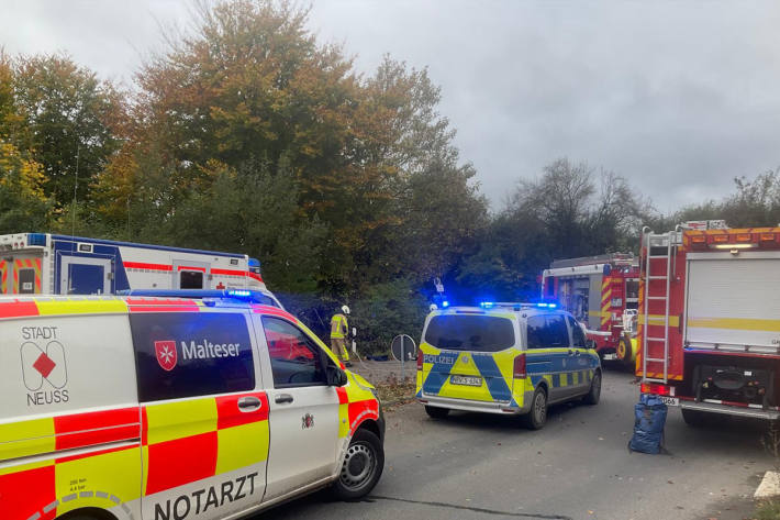 Der Mann wurde verletzt ins Krankenhaus gebracht.