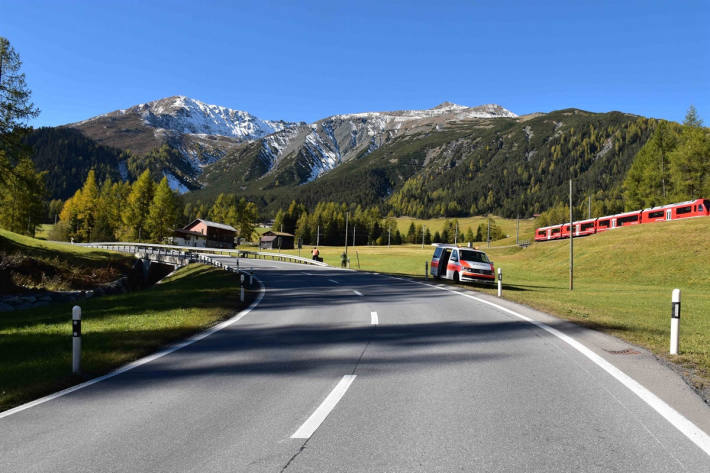 Motorradfahrerin bei Überholmanöver gestürzt in Davos Wolfgang