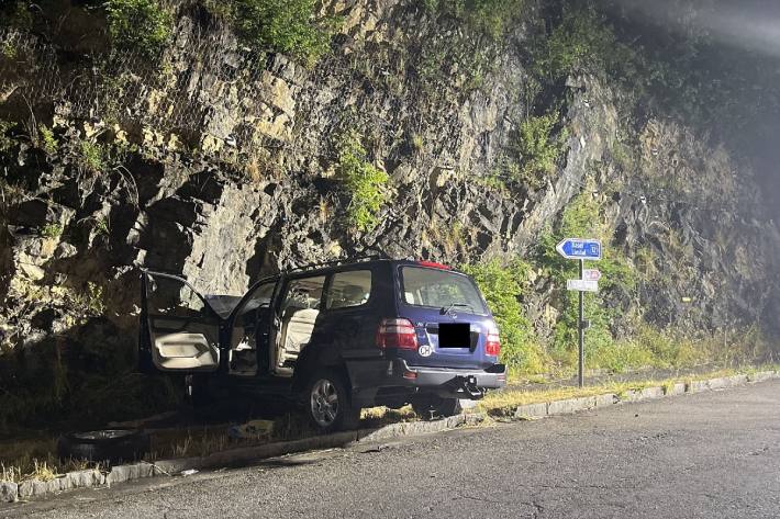 Beim schweren Crash ist der Lenker vom Toyota Landcruiser gestorben.