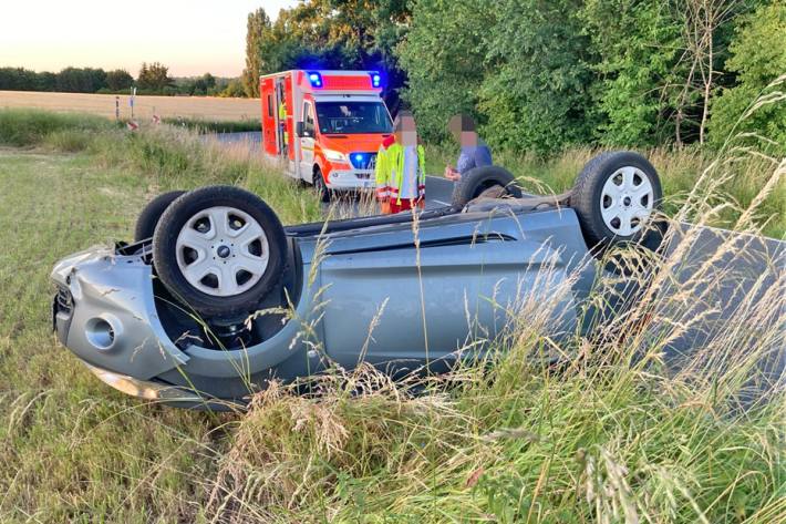 18-Jährige leicht verletzt nach Überschlag mit Ford