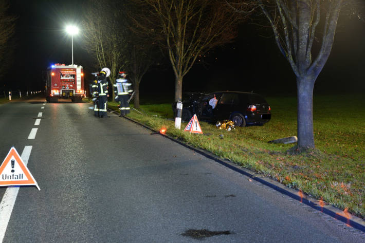 Auch die Feuerwehr stand beim Unfall in Ruggell im Einsatz.