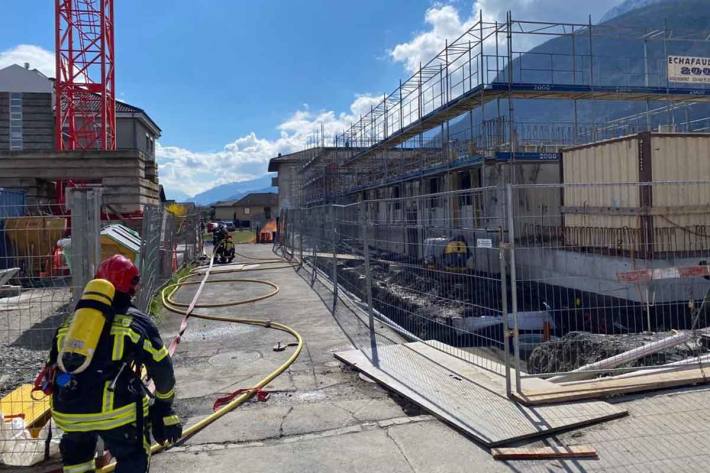 In Vionnaz zog sich einer der beiden Arbeiter schwere Brandverletzungen zu