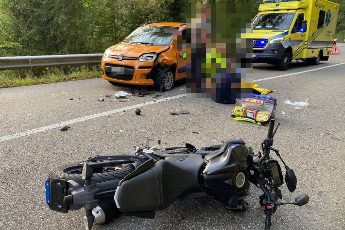 Beim Unfall in Seewen SO verletzte sich der Töfffahrer.