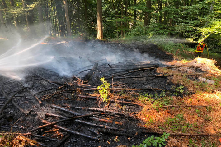 Hochstand brennt wegen mobiler Gasheizung