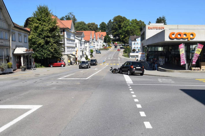 Auffahrkollision zwischen Personenwagen und Motorrad