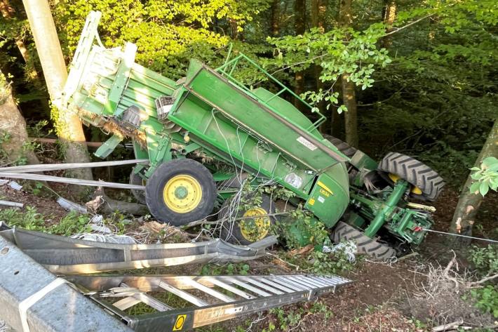 Der Traktorfahrer wurde beim Unfall eingeklemmt und schwer verletzt.