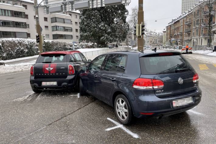 Beim Unfall in St. Gallen ist Blechschaden entstanden.