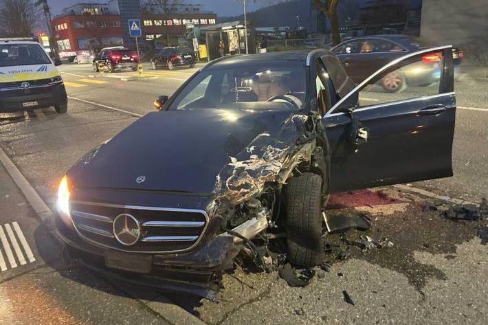 Der beschädigte Personenwagen des 30-jährigen Lenkers