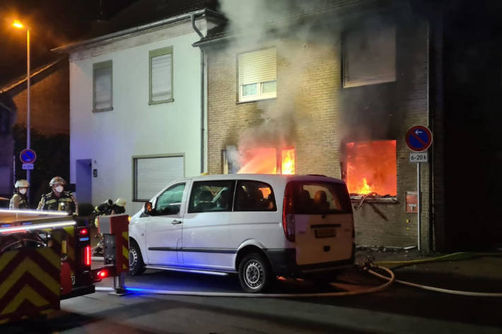 Brand mit Menschenrettung aus Wohnung