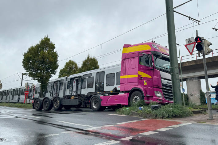 Der Lkw wurde mehrere Meter mitgeschleift.