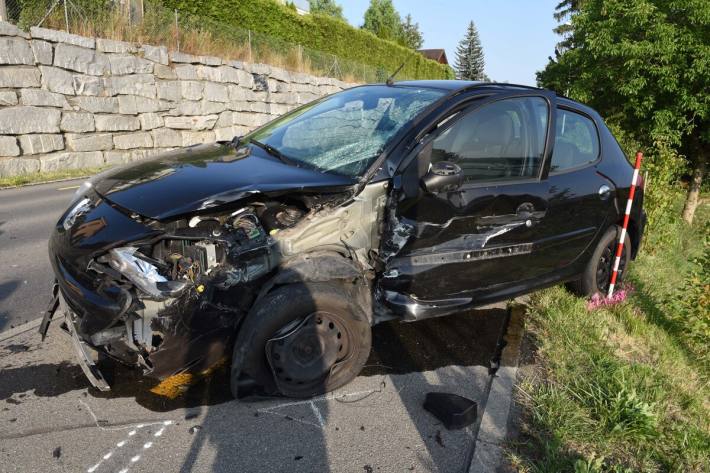 Vier Personen wurden bei dem Unfall verletzt