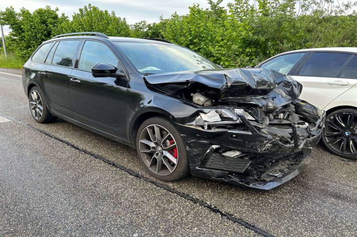 An beiden Fahrzeugen entstand ein Totalschaden