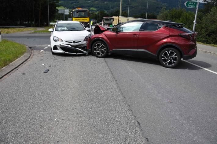 Frau nach Kollision in Sevelen SG verletzt.