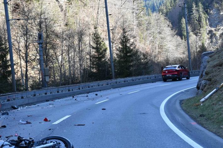 Motorradfahrer nach Kollision verstorben 