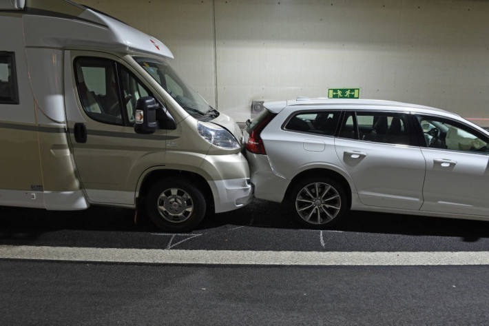 Kollision von fünf Fahrzeugen auf der A2 führt zu Rückstau