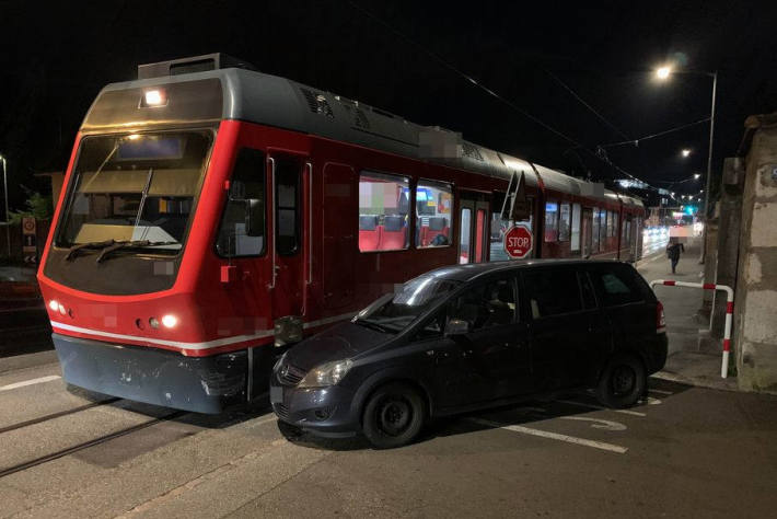 Kollision zwischen Auto und einer Zugskomposition des «Bipperlisi» in Solothurn