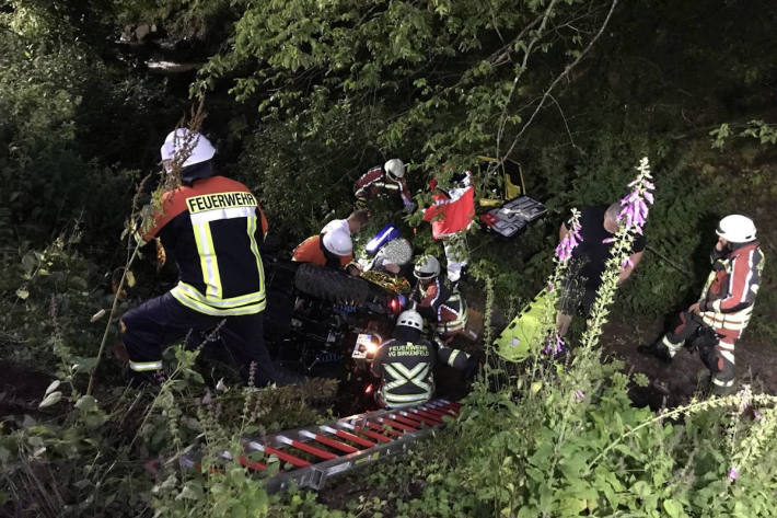 Quadfahrer stürzt Abhang hinunter und verunglückt schwer bei Oberbrombach