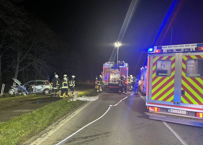 Verkehrsunfall mit eingeschlossener Person