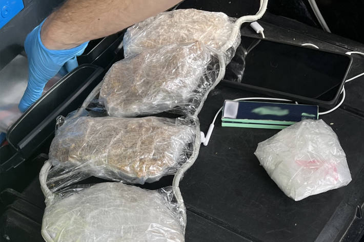 Über 1 Kilo Betäubungsmittel trug der Mann bei sich.