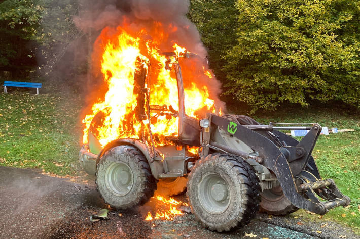 Brennender Pneulader