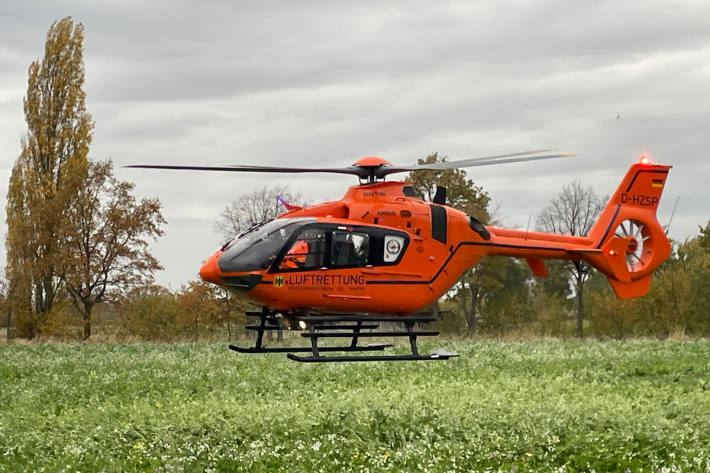 Ein Rettungshubschrauber war ebenfalls im Einsatz.