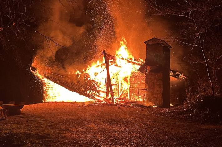 In Wahlen bei Laufen hat ein Brand das Forsthaus zerstört.