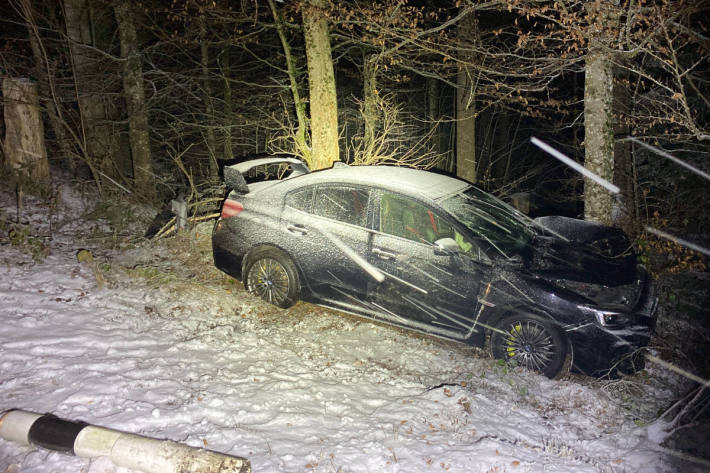 Gegen Baum geprallt