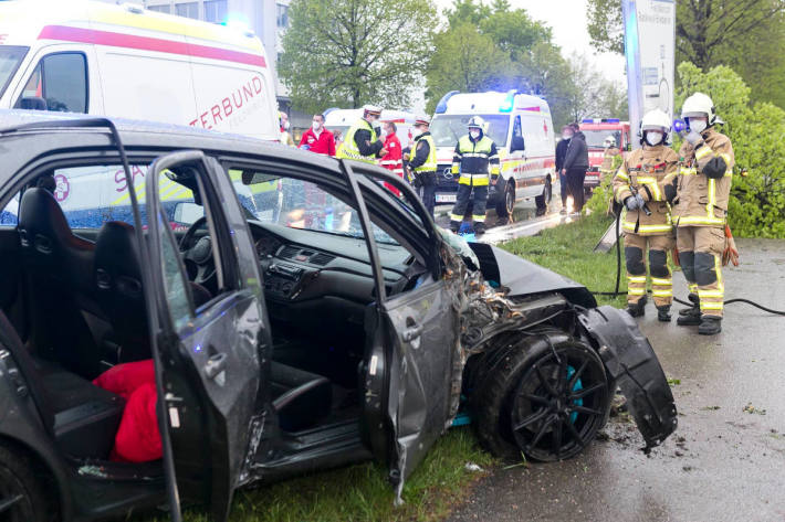 PKW gegen Baum geprallt bei Rankweil