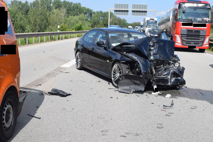 Zwei Verletzte bei schwerem Auffahrunfall auf der A6 bei Ramstein-Miesenbach