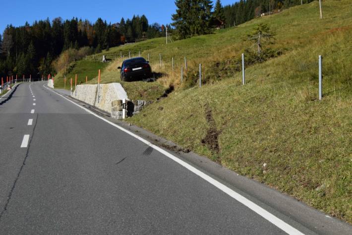 Totalschaden auf der Schwägalpstrecke. Zum Glück wurde niemand verletzt.