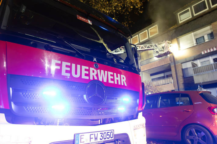 Fünf Personen wurden von der Feuerwehr aus dem Gebäude gerettet.