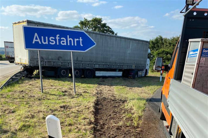 Sattelzug mit 3,2 Promille festgefahren auf der A61